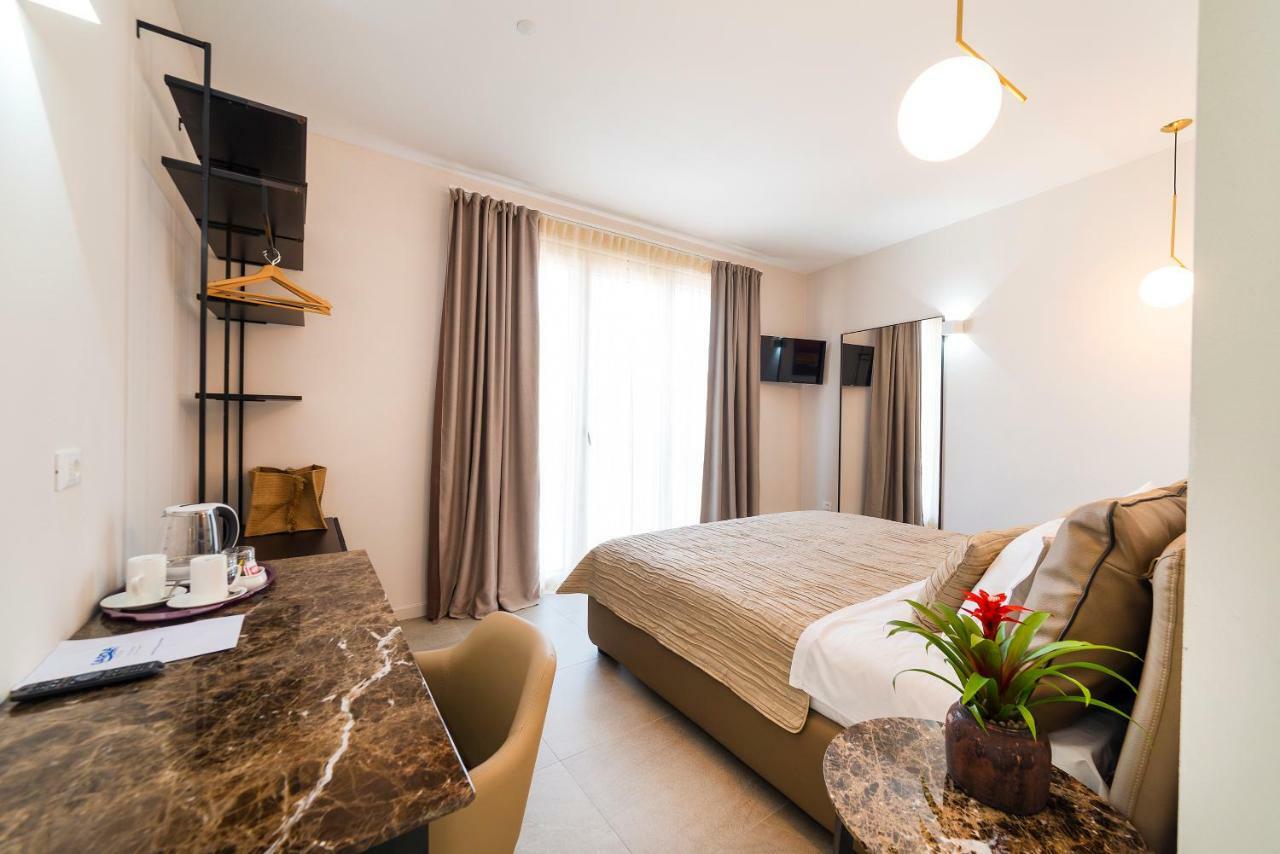 Garda Guest house *